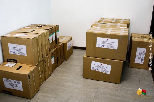 Remise officielle de dons par l'Organisation Internationale pour les Migrations (OIM)
