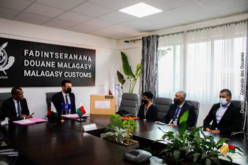 Remise officielle de dons par l'Organisation Internationale pour les Migrations (OIM)