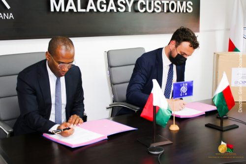 Remise officielle de dons par l'Organisation Internationale pour les Migrations (OIM)