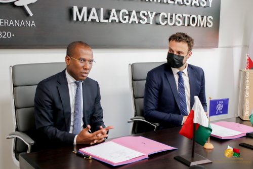 Remise officielle de dons par l'Organisation Internationale pour les Migrations (OIM)