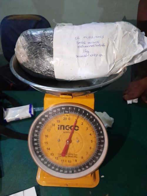 La douane Malagasy à l’aéroport de Nosy-Be intercepte un camerounais avec plus de 5kg de drogue dure