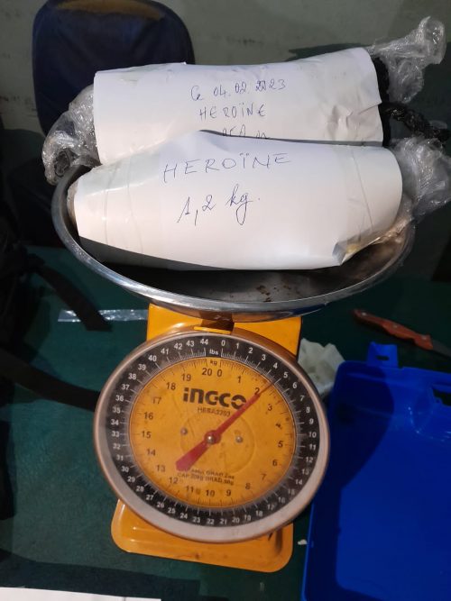 La douane Malagasy à l’aéroport de Nosy-Be intercepte un camerounais avec plus de 5kg de drogue dure
