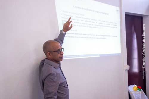 La douane accompagne les opérateurs économiques sur les certificats d’origine