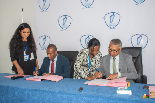 Signature des addenda à la Convention-cadre Partenariat pour la Lutte contre la corruption