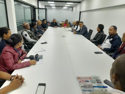 Nouvelle collaboration - Une rencontre de l'équipe du bureau des douanes d'Ivato et l'équipe du Service Vétérinaire