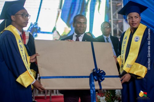 Le Directeur Général des Douanes, Parrain de la Promotion 'Antsiva' : prône l'excellence et l'engagement