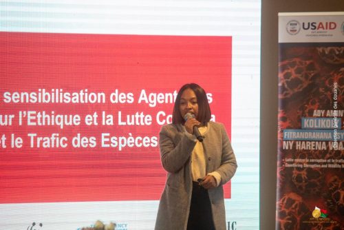 Les douaniers sensibilisés face à la corruption et aux trafics d'espèces sauvages au niveau des aéroports