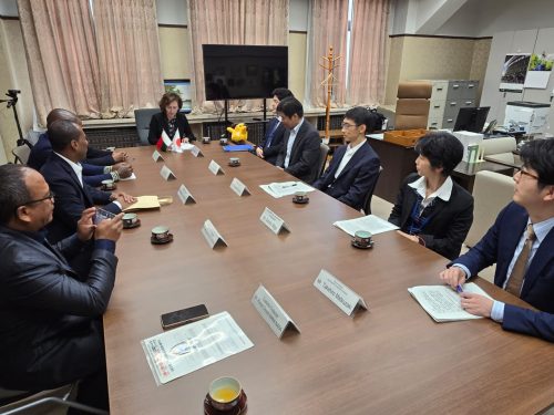 Une rencontre bilatérale entre la douane de Madagascar et la douane du Japon à Tokyo, au siège du Ministère des Finances du Japon