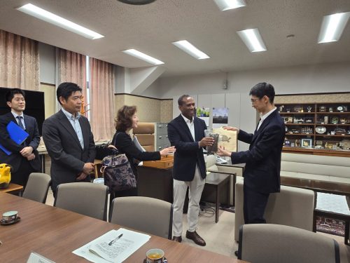 Une rencontre bilatérale entre la douane de Madagascar et la douane du Japon à Tokyo, au siège du Ministère des Finances du Japon