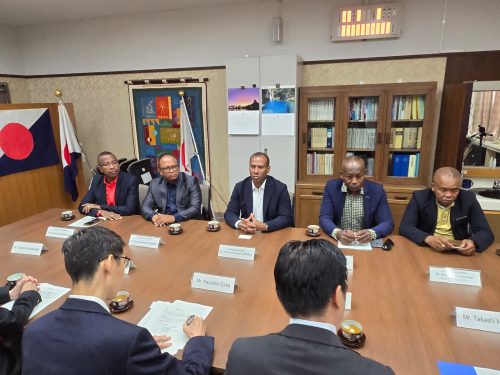 Une rencontre bilatérale entre la douane de Madagascar et la douane du Japon à Tokyo, au siège du Ministère des Finances du Japon