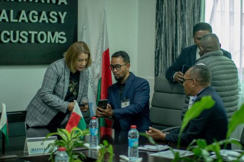 Affaire de trafic des lémuriens et tortues - Coopération Transnationale : Le DSI et la Douane Malagasy unissent leurs Force