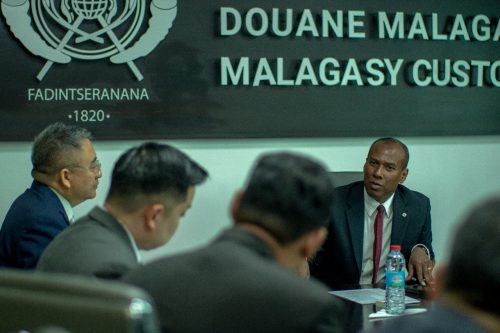 Affaire de trafic des lémuriens et tortues - Coopération Transnationale : Le DSI et la Douane Malagasy unissent leurs Force