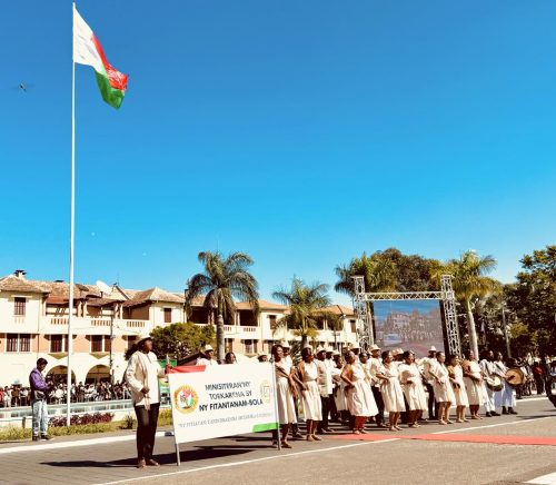 La Douane Malagasy portant fièrement le flambeau du Ministère de l’Economie et des Finances et les couleurs de la région Analamanga