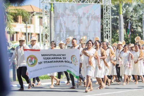 La Douane Malagasy portant fièrement le flambeau du Ministère de l’Economie et des Finances et les couleurs de la région Analamanga