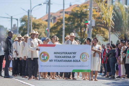 La Douane Malagasy portant fièrement le flambeau du Ministère de l’Economie et des Finances et les couleurs de la région Analamanga