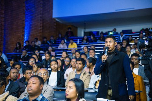 La Douane malagasy, pionnière de l’intelligence artificielle, ouvre le débat sur la souveraineté des données avec le monde universitaire