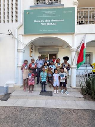 SAVOIR, COMPRENDRE, AGIR: La douane Malagasy aux côtés de la jeunesse