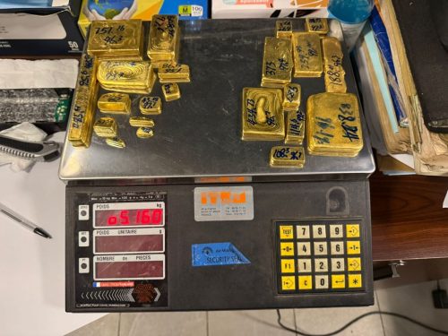 5,16 kg d’or et un lémurien saisis par la Douane Malagasy à l’aéroport international d’Ivato
